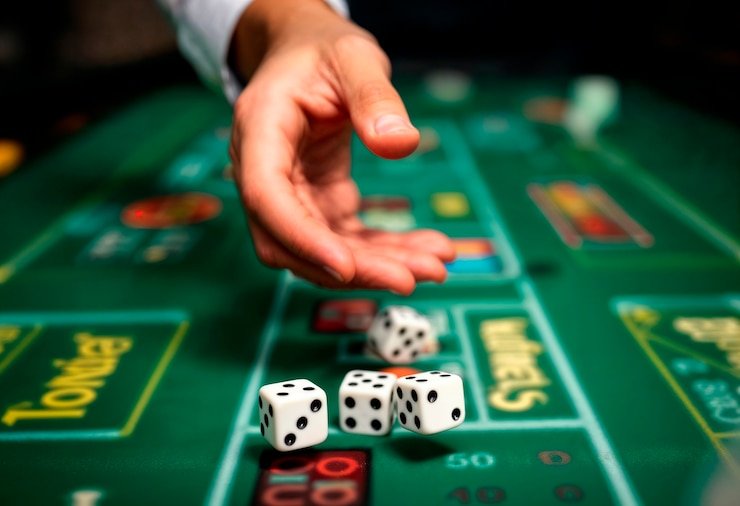 Live dealer in action Dealer at blackjack table during Dragon Hatch session